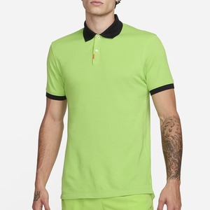 Polo de manga corta verde para hombre con cuello y puños en contraste negro, corte regular, estilo casual, tela piqué - Product Image 1