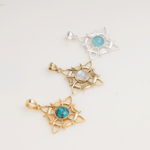 Colgante de Piedra Lunar Natural Sol y Luna, Tono Dorado, Estilo Bohemio, Latón, Hecho a Mano, Joyería de Piedras Preciosas de Diseño, Regalo Único para Mujeres - Product Image 3