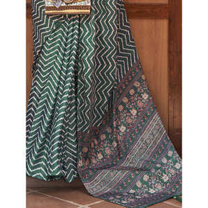 Saree à couper le souffle en crêpe imprimé numérique vert saree - Product Image 2