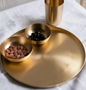 Bandeja de Servir de Latón Hecha a Mano de Primera Calidad, Elegante Bandeja Decorativa de Aluminio, Perfecta para Servir Té, Café, Bocadillos, Bebidas y Frutas - Product Image 5