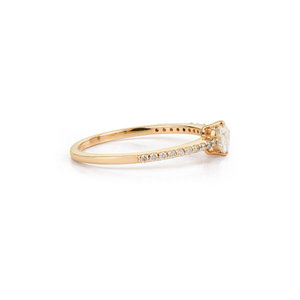 Explore el Elegante Diseño Minimalista, Anillo Minimalista Apilable de Diamantes 100% Naturales, Oro Amarillo Sólido de 14K, Fabricante de Joyería para Propuesta de Matrimonio - Product Image 5
