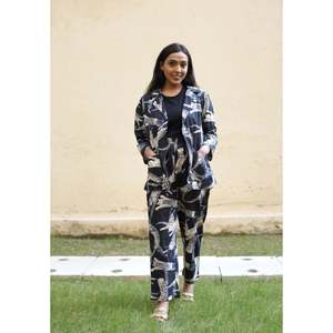 Ensemble de costume coordonné pour femme Cat-tastic, élégant et stylé - Product Image 1