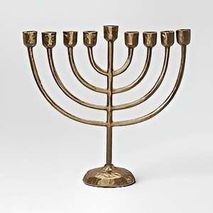 Menorah de Aluminio Diseñada para Sostener Velas de Forma Segura, para Celebraciones de Hanukkah, Navidad, Pascua, Reuniones Familiares, Menorah en Dorado - Product Image 6
