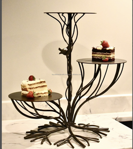 ขาตั้งเค้กโลหะหรูหราสีทองพร้อมคริสตัลสำหรับวางขนมเค้กและของหวานจากอินเดีย - Product Image 2