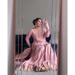 Ensemble haut-bas et Dupatta pour femmes styliste - Product Image 3