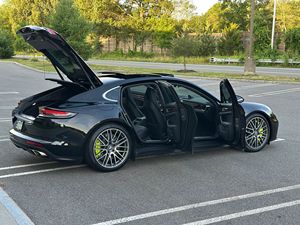 Offre Parfaite Voiture d'Occasion Porsche Panamera Turbo S E-Hybrid 2023 Prête à être expédiée dans le monde entier - Product Image 3