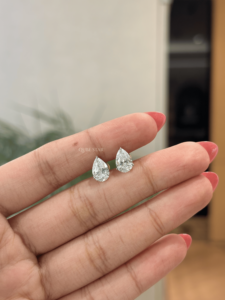 Exceptionnelles boucles d'oreilles solitaires en diamant de laboratoire taille poire 2,45 ct VS EF, or massif 14 carats, bijoux élégants et luxueux pour anniversaire - Product Image 1