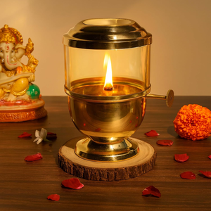 Lampe à huile traditionnelle en laiton pur Akhand Jyoti Diya avec couvercle en verre et contrôle de mèche réglable pour Pooja, temple, maison, Diwali, Navratri - Product Image 1