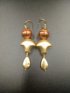 Pendientes de Aro Étnicos Amaira Jewels de Latón Chapado en Oro con Cristal Rosa y Perla de Imitación para Bodas de Mujer - Product Image 1