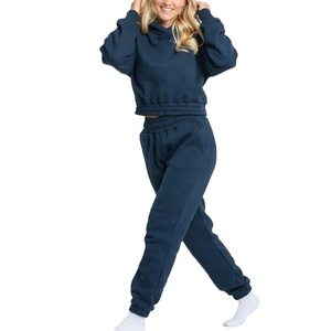 Outfitize International Ensemble de survêtement pour femmes, 2 pièces (hoodie et pantalon de jogging), avec patch en chenille brodé, personnalisable pour marque, vente en gros - Product Image 1