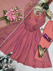 Robe en soie Moss Butti avec perles et miroirs véritablement faits à la main, avec bas et dupatta, entièrement cousue, prête à porter. - Product Image 4