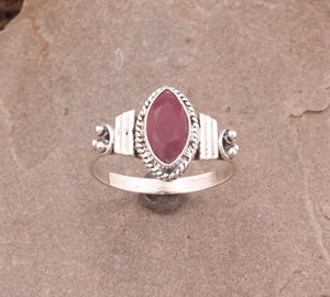 แหวนเงินแท้ประดับทับทิมธรรมชาติทรงกรอบแบบ Bezel สำหรับงานหมั้นและงานแต่งงาน เครื่องประดับดีไซน์หรูหราสไตล์วินเทจ - Product Image 6