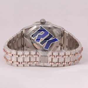 Montre de luxe entièrement sertie de diamants Moissanite, finition or rose et argent - Product Image 3