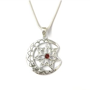 Colgante de Plata 925 con Granate y Diseño Floral, Joyería Clásica y Moderna para un Toque Personal y Uso Diario - Product Image 2