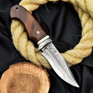 Cuchillo Bowie Maysara Forge de Acero de Damasco con Hoja Fija para Caza, Desollado y Camping, Mango Personalizado de Madera de Palisandro con Funda - Product Image 4