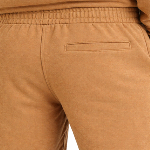 Ensemble confortable de sweat-shirt et short pour homme, offrant un style coordonné et une construction de qualité pour un look contemporain. - Product Image 6