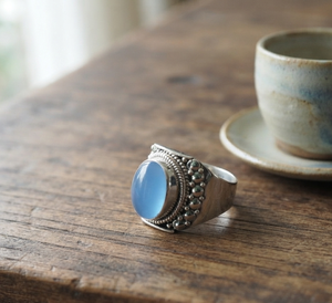 Anillo de Plata de Ley 925 con Calcedonia Azul, Anillo de Cóctel Ancho Hecho a Mano por Artesanos Vintage, Chapado en Oro Rosa, Regalo - Product Image 3
