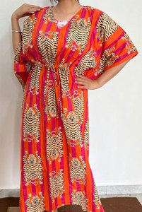 Vestido Kaftan de Algodón con Estampado de Tigre, Tela Ligera y Detalles de Estampado Tradicional - Product Image 2