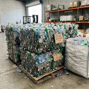 Matériaux plastiques de haute pureté, 100 % déchets de bouteilles PET, flocons transparents triés, pour les acheteurs en gros et l'importation dans le secteur du recyclage - Product Image 3