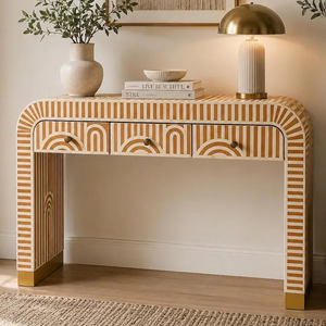 Table console cascade en os jaune moutarde avec incrustations en os cintrées, trois tiroirs et embouts dorés, disponible à prix de gros. - Product Image 1