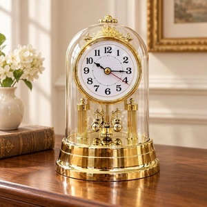 Reloj de Escritorio Tradicional de Latón con Cúpula de Cristal, Movimiento Mecánico Silencioso sin Tictac, Acabado Dorado, Diseño Circular - Product Image 1
