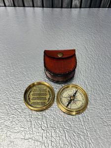 Compas en laiton de 2 pouces avec calendrier et poème, étui en cuir gaufré, fait main, durable, moderne, pour usage professionnel, cadeau promotionnel, OLD WORLD TREASURE - Product Image 1