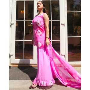 Conjunto de Traje de Seda Satinada con Estampado Tie Dye en Color Fucsia para Mujer, Talla XS, Rosa - Product Image 6