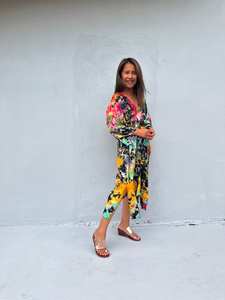 Vestido Kaftán Midi FR 28 Negro Arcoíris, Cuello en V, Túnica, Estilo Bali, para Vacaciones, Ropa de Lujo para Resort en Dubái - Product Image 4