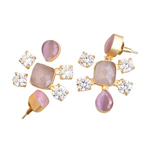 Boucles d'oreilles en laiton en gros, zircon, pierre naturelle brute, design antique, finition en laiton, motif unique de créateur, export en vrac - Product Image 6