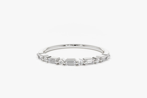 Anillo Baguette de 0.30 CT _ Anillo de Diamantes de Media Eternidad con Baguettes y Diamantes Redondos Alternados en Oro de 14k _ Anillo de Boda con Punta Compartida Única - Product Image 2