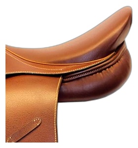 Selle d'obstacle en cuir marron avec arceau en bois, quincaillerie en laiton, siège confortable, options personnalisées - Product Image 2