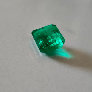 Émeraudes vertes taillées en émeraude, de qualité supérieure, créées en laboratoire, d'origine colombienne, pierres précieuses en vrac pour la fabrication de bijoux. - Product Image 1