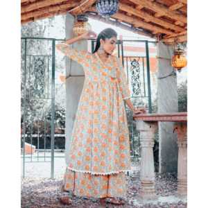 Ensemble Kurta Bohème Flora en crêpe orange, taille XS, avec manches trois quarts - Product Image 5