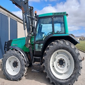 Tracteur agricole diesel Valtra 80 CV, équipement agricole robuste, conçu pour une agriculture efficace et une utilisation sur le terrain de longue durée. - Product Image 1
