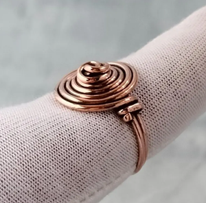 Bague en cuivre pur vintage, motif spirale concentrique enroulée, surface de disque, bord en cuivre massif - Product Image 6
