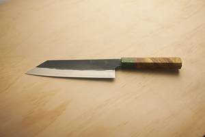 Cuchillo de Chef Santoku Estilo Japonés Premium, Acero al Carbono, Mango de Madera, Forjado, Ambidiestro, Black Smith 1987, Hoja de 6-7.9 Pulgadas, Apto para Lavavajillas - Product Image 3