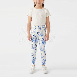 Leggings élégants pour filles, en tissu doux, respirant et écologique, parfaits pour l'école, le sport, les activités de plein air et le confort quotidien. - Product Image 3