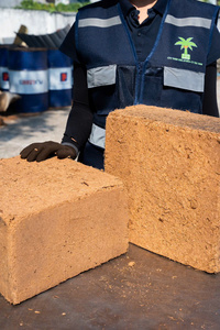 Bloc de tourbe de coco du Vietnam, conditionneur de sol à base de fibre de coco, pH acide, forte rétention d'eau, pour hydroponie, jardinage et agriculture - Product Image 6