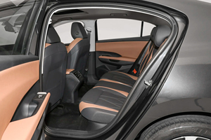 Volkswagen Sagitar 2023 300TSI DSG Versión Flying Over, Sedán Mediano de Gasolina de 4 Puertas y 5 Asientos - Product Image 4