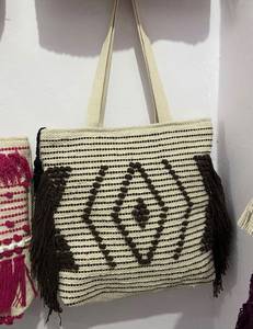 Sac fourre-tout en macramé à franges, style bohème, vente en gros |   Sac à bandoulière en jute tissé à la main avec fermeture éclair |   Sac de plage tribal géométrique - Product Image 3