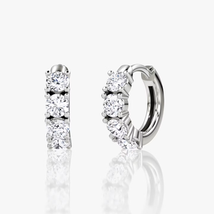 Boucles d'oreilles créoles Huggie en or jaune 14K 18K 22K avec diamants de laboratoire taillés, trois pierres, certifiées IGI, bijoux de luxe pour mariage et soirée - Product Image 5