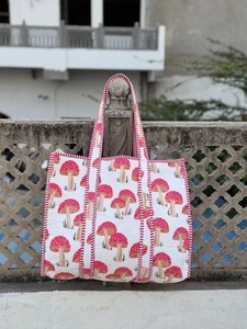 Sac à bandoulière matelassé en coton imprimé de créateur, pochette de soirée élégante avec finition haut de gamme - Product Image 6