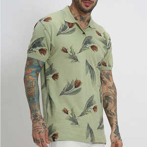 Polo para Hombre con Estampado Floral de Tulipanes en Verde Salvia, Diseño Artístico Botánico 2026, Manga Corta, Corte Entallado, Prenda Premium para Ocio de Verano - Product Image 3
