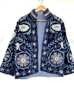 Chaqueta de Terciopelo con Bordado Floral Hecho a Mano, Diseño Retro, Cuello Alto, Cierre Abierto, Estilo Boho Casual para Mujer - Product Image 1