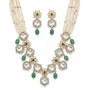 Conjunto de collar Kundan Royal Pearl con pendientes de piedra verde, joyería nupcial tradicional para mujer, para usar en bodas. - Product Image 1