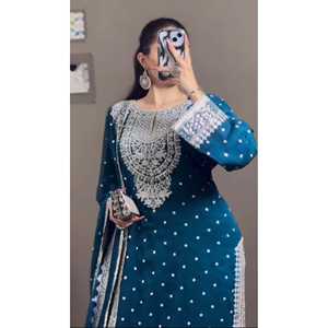 Conjunto de Diseño Elegante: Top-Dupatta de Chifón y Pantalón con Bordado Pesado y Lentejuelas - Product Image 3