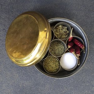 Boîtes à épices en laiton, récipients de stockage alimentaire, pots à épices pour accessoires de cuisine, artisanat personnalisé, meilleures ventes - Product Image 6