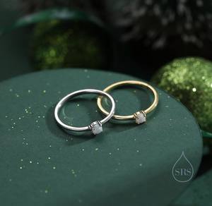Bague délicate en argent sterling avec opale de feu miniature de 3 mm, sertie à griffes, opale de laboratoire blanche, pour empilage - Product Image 4