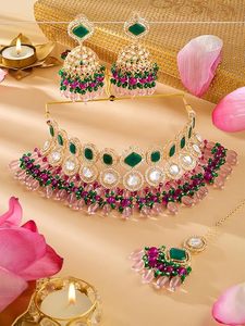 Conjunto de collar y aretes étnicos chapados en oro con diseño de borlas de perlas de imitación y circonita verde para mujeres, joyería de boda. - Product Image 5