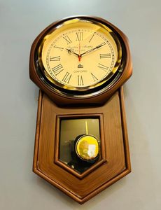 Horloge murale pendule en bois avec chiffres romains avec affichage d'aiguille de carillon pour décorations de maison de salon ou cadeaux de bureau - Product Image 5